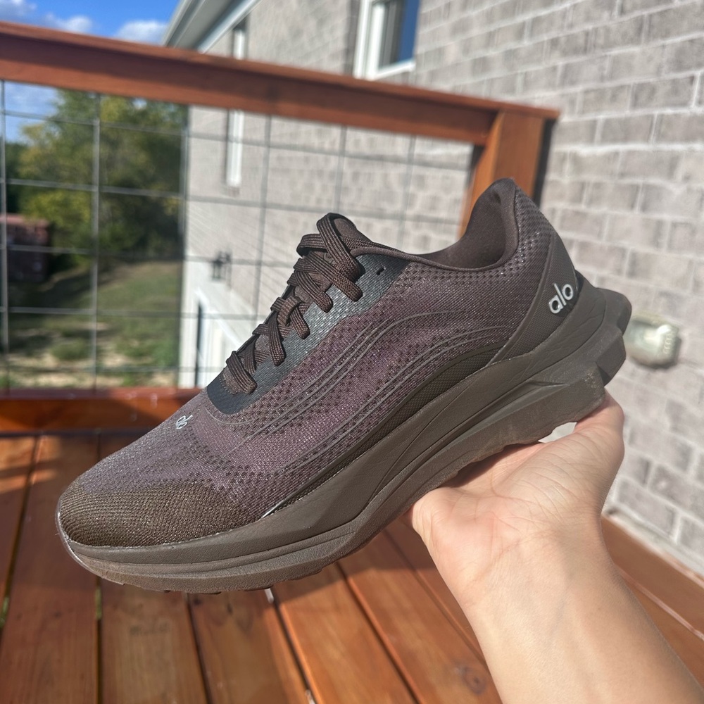 Alo Runner Shoes Women’s 10.5 / Men’s 9 Espresso